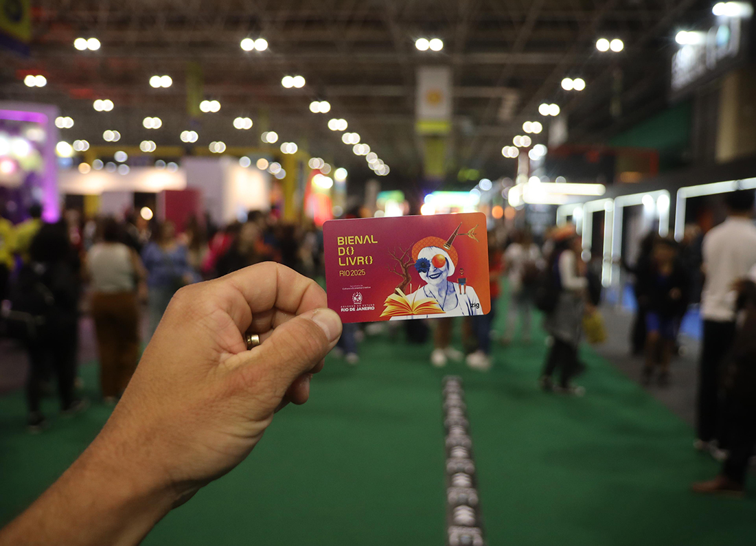 Governo do Estado investe mais de R$ 1 milhão para modernizar acervos de bibliotecas do interior durante a Bienal