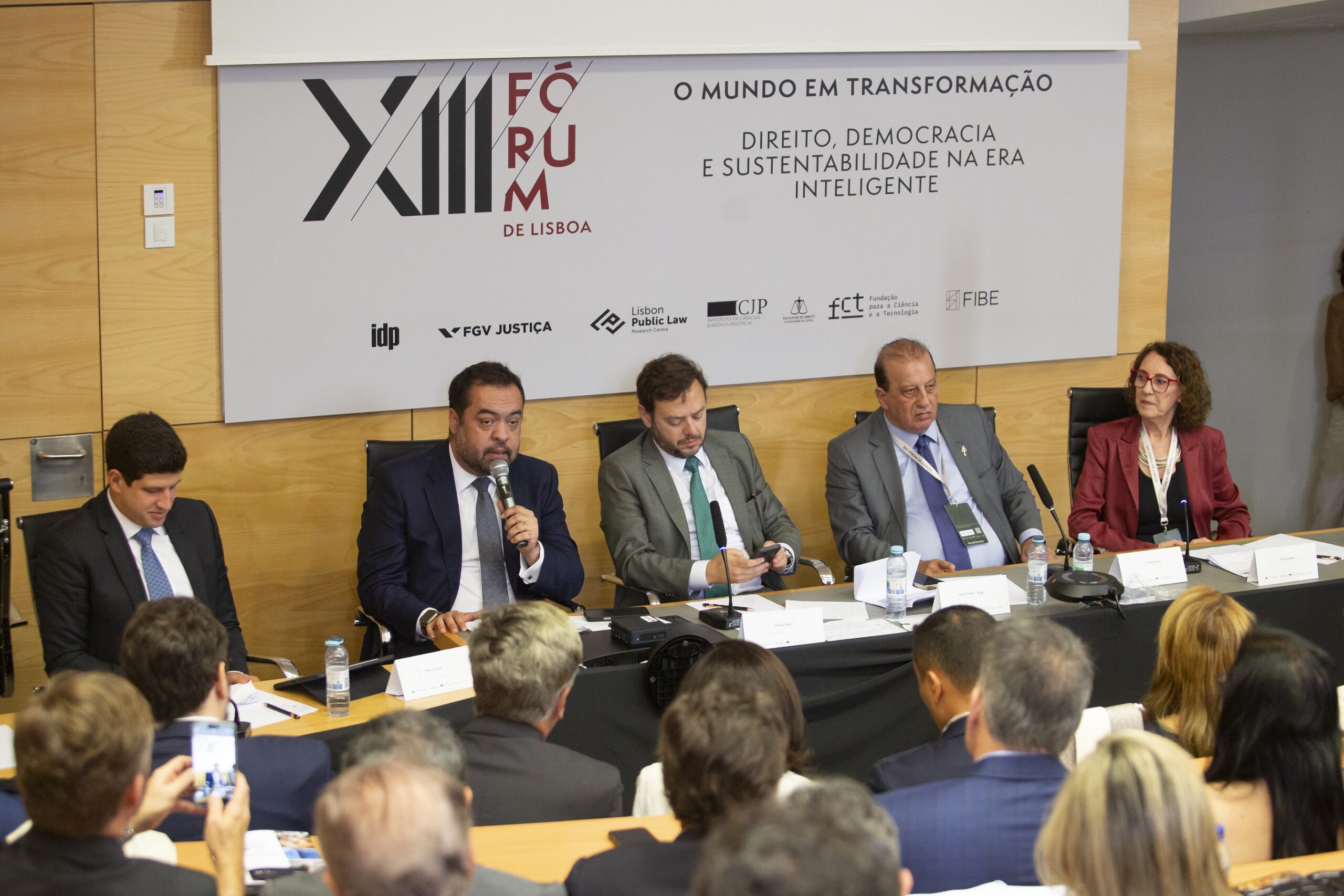 Claúdio Castro destaca os principais programas sustentáveis do Governo do Rio e as ações para a transição energética durante evento em Portugal